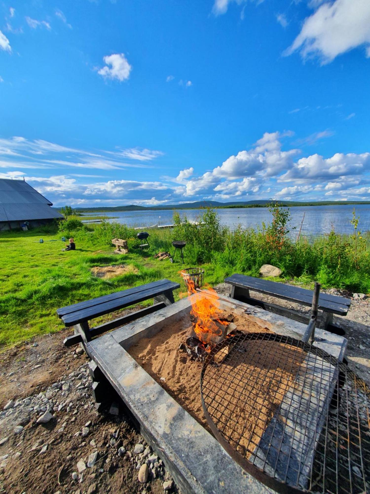 Camp Caroli Wooden Cabins Юккасъярви Экстерьер фото