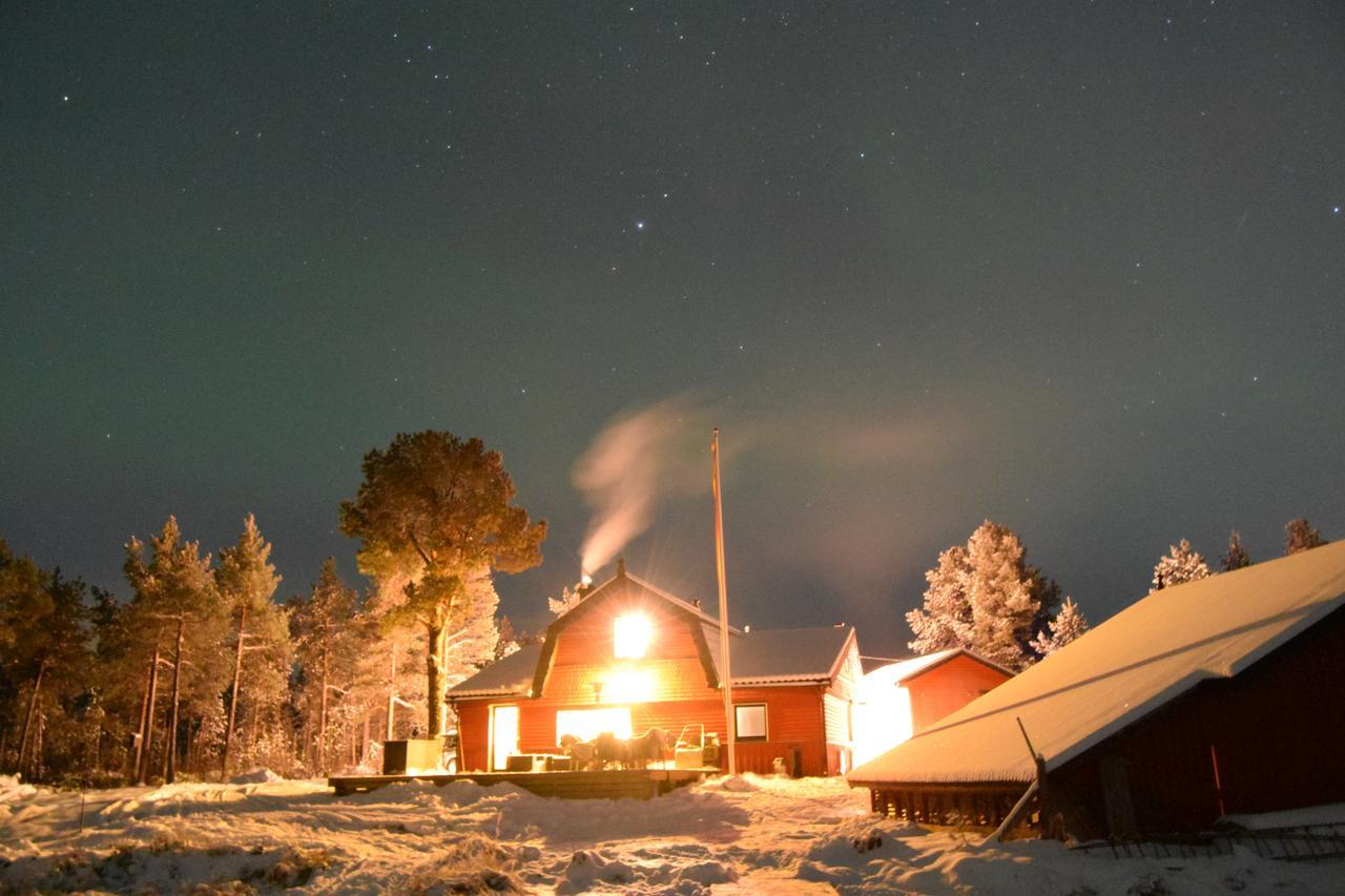 Camp Caroli Wooden Cabins Юккасъярви Экстерьер фото